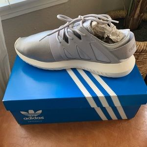 Women’s adidas shoes size 7